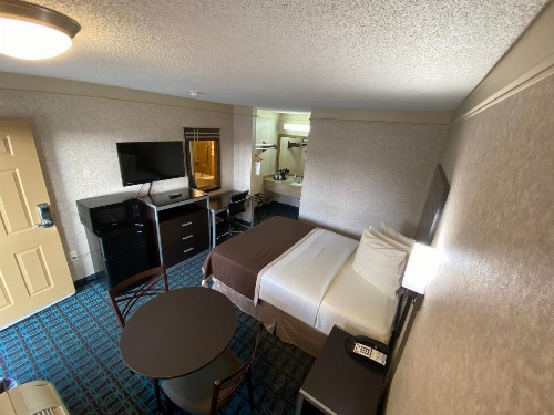 Deluxe Inn - Fayetteville I-95 image 1