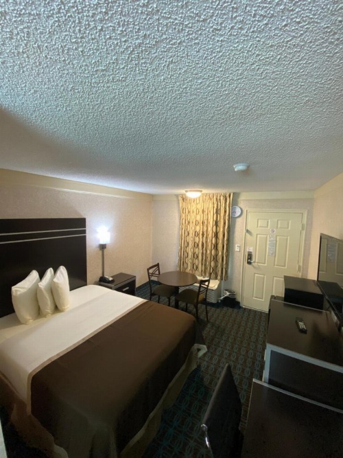 Deluxe Inn - Fayetteville I-95 image 10