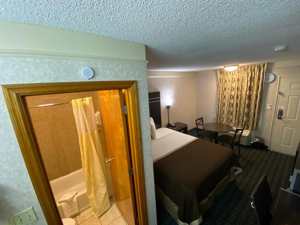 Deluxe Inn - Fayetteville I-95 Image 11