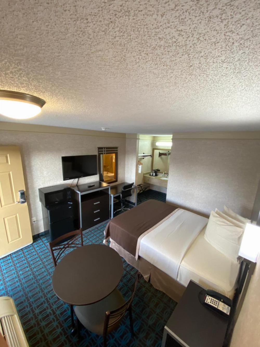 Deluxe Inn - Fayetteville I-95 Main image