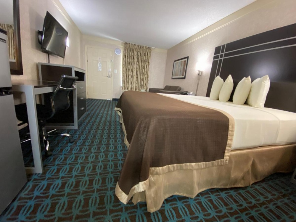 Deluxe Inn - Fayetteville I-95 Image 30
