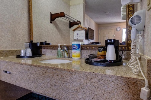 Deluxe Inn - Fayetteville I-95 image 43