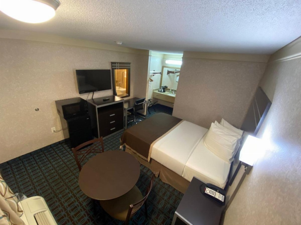 Deluxe Inn - Fayetteville I-95