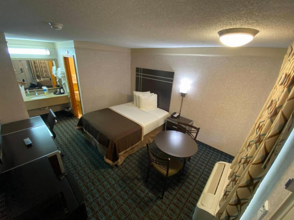 Deluxe Inn - Fayetteville I-95 Image 6