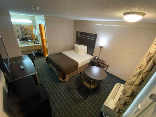 Deluxe Inn - Fayetteville I-95 image 7