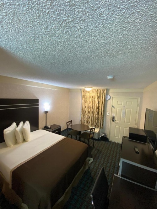 Deluxe Inn - Fayetteville I-95 image 9